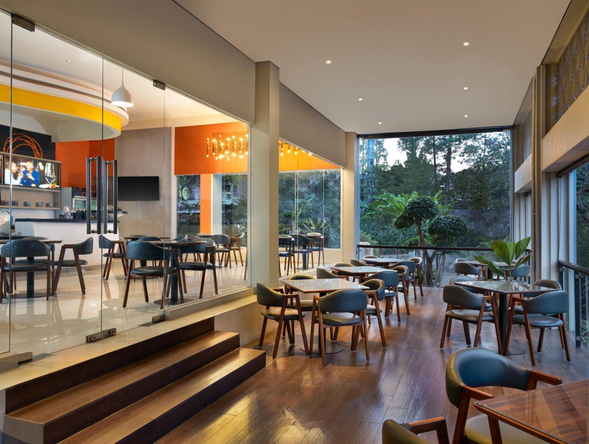 Sheraton Bandung Hotel & Towers Экстерьер фото