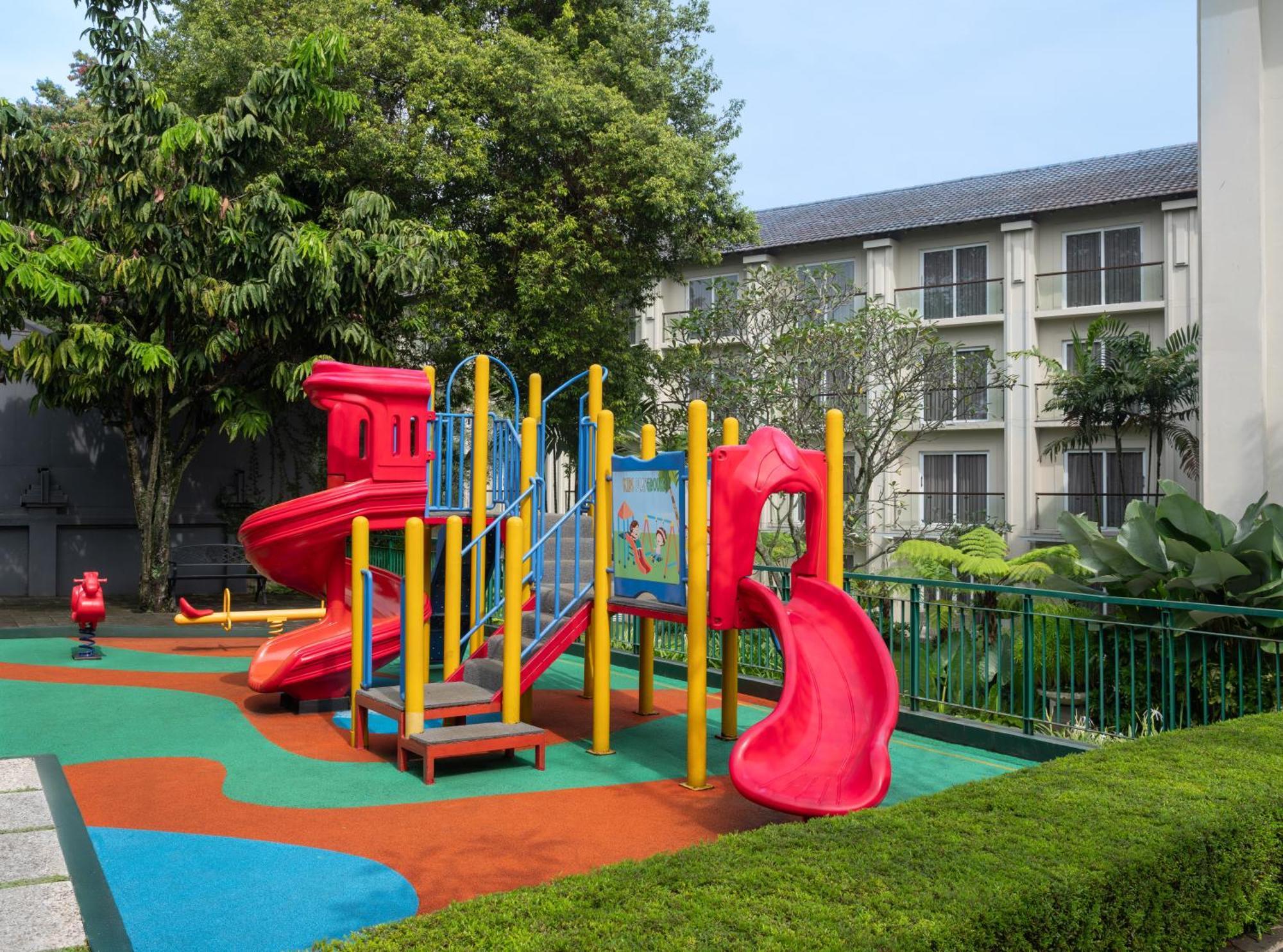 Sheraton Bandung Hotel & Towers Экстерьер фото